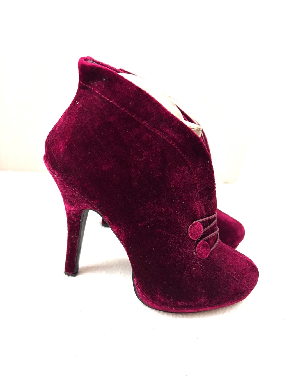 Apt. 9 Velvet Burgundy Wine Vampy Victorian High-Heel Ankle Button‎ Booties (6)